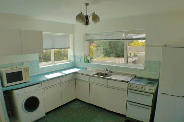  Image of 2 bedroom Flat to rent in Castle Lane East Bournemouth BH7 at 958 Castle Lane East  Bournemouth, BH7 6SR