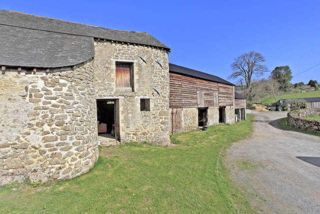  Image of 6 bedroom Property for sale in Bovey Tracey Newton Abbot TQ13 at Bovey Tracey Devon Lustleigh, TQ13 9NX