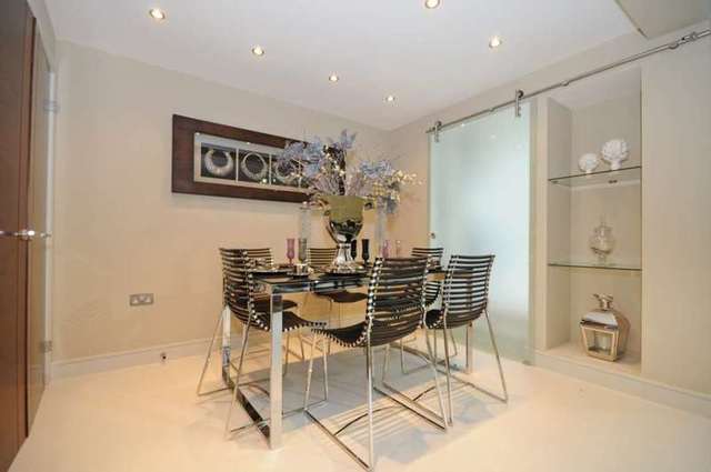  Image of 3 bedroom Flat to rent in St. Johns Wood Park London NW8 at St John`s Wood Park St John`s Wood London, NW8 6NL