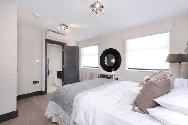  Image of 3 bedroom Apartment to rent in St. Johns Wood Park London NW8 at St Johns Wood Park St John`s Wood London, NW8 6NL