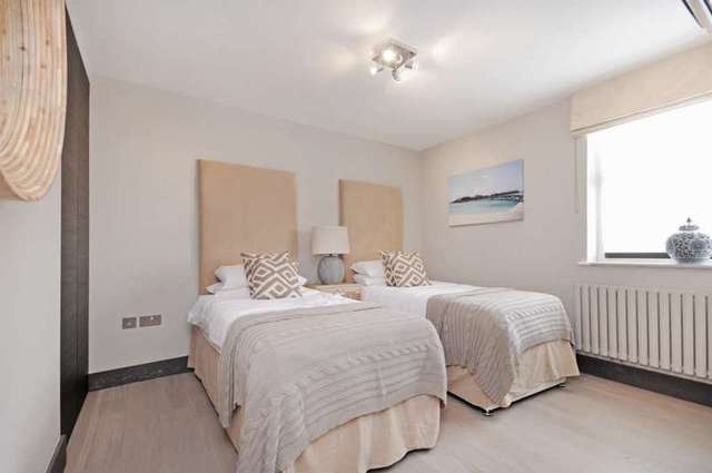  Image of 3 bedroom Apartment to rent in St. Johns Wood Park London NW8 at St Johns Wood Park St John`s Wood London, NW8 6NL