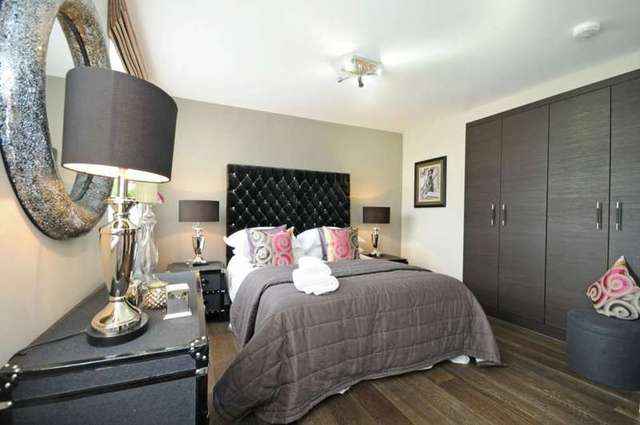  Image of 3 bedroom Apartment to rent in St. Johns Wood Park London NW8 at St John`s Wood Park St John`s Wood London, NW8 6NL