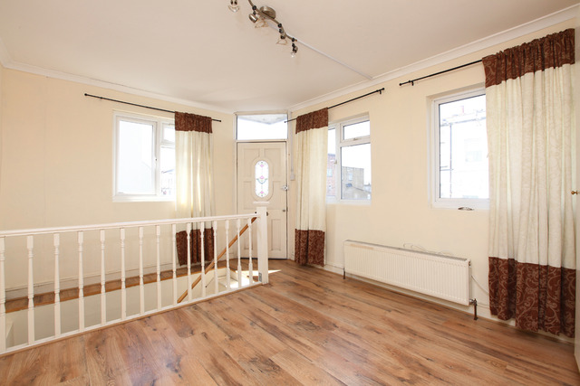  Image of 2 bedroom Apartment for sale in Brayards Road London SE15 at Brayards Road  Nunhead, SE15 2BU