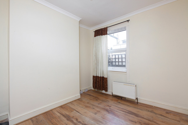  Image of 2 bedroom Apartment for sale in Brayards Road London SE15 at Brayards Road  Nunhead, SE15 2BU