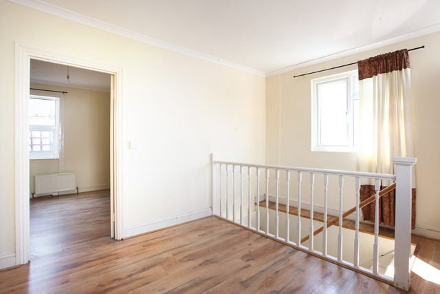  Image of 2 bedroom Apartment for sale in Brayards Road London SE15 at Brayards Road  Nunhead, SE15 2BU