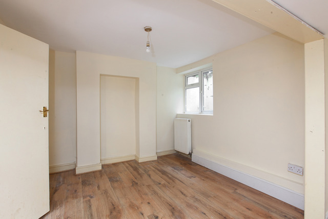  Image of 2 bedroom Apartment for sale in Brayards Road London SE15 at Brayards Road  Nunhead, SE15 2BU