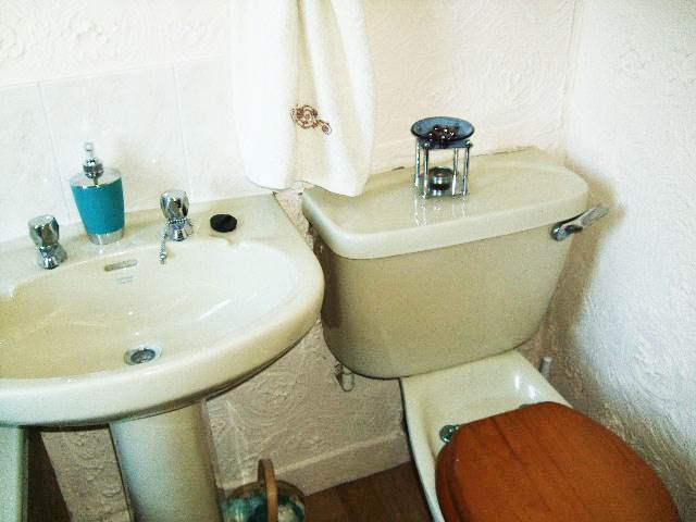  Image of 3 bedroom Detached house to rent in Bromley Road Birkby Huddersfield HD2 at Huddersfield  Westgate Hill, HD2 2XR