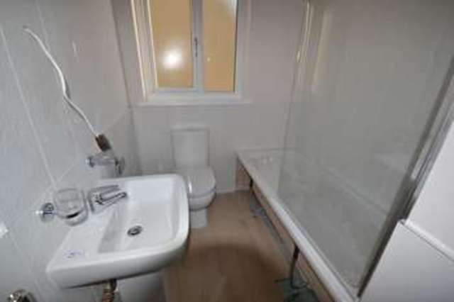 Image of 4 bedroom Semi-Detached house to rent in Bronwydd Road Carmarthen SA31 at Bronwydd Road  Carmarthen, SA31 2AJ