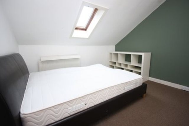  Image of 2 bedroom Flat to rent in Bryson Road Edinburgh EH11 at Polwarth Edinburgh Edinburgh, EH11 1EE