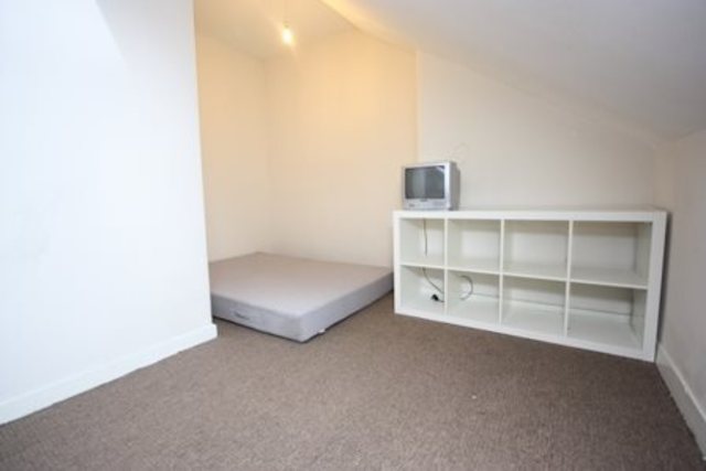  Image of 2 bedroom Flat to rent in Bryson Road Edinburgh EH11 at Polwarth Edinburgh Edinburgh, EH11 1EE
