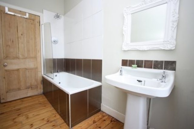  Image of 2 bedroom Flat to rent in Bryson Road Edinburgh EH11 at Polwarth Edinburgh Edinburgh, EH11 1EE