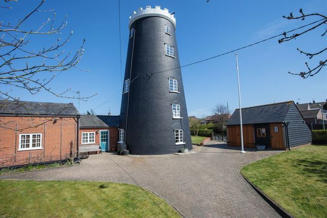  Image of 4 bedroom Detached house for sale in Southend Road Bungay NR35 at 65 Southend Road Bungay Bungay, NR35 1DN