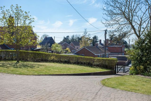  Image of 4 bedroom Detached house for sale in Southend Road Bungay NR35 at 65 Southend Road Bungay Bungay, NR35 1DN