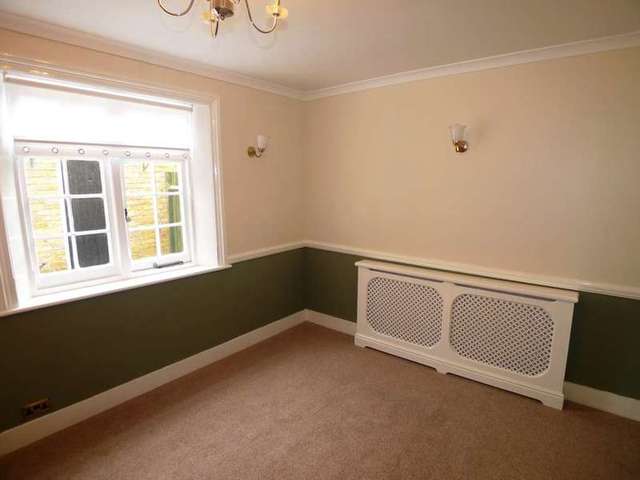  Image of 2 bedroom End of Terrace to rent in Burnt Oak Lane Blackfen Sidcup DA15 at Burnt Oak Lane  Sidcup, DA15 9DB
