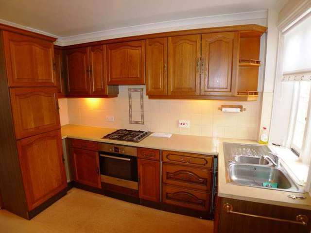 Image of 2 bedroom End of Terrace to rent in Burnt Oak Lane Blackfen Sidcup DA15 at Burnt Oak Lane  Sidcup, DA15 9DB
