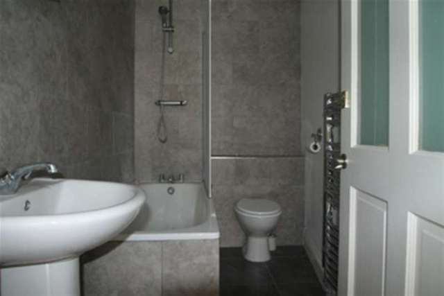  Image of 2 bedroom Flat to rent in Burrage Road London SE18 at London, SE18 7JU