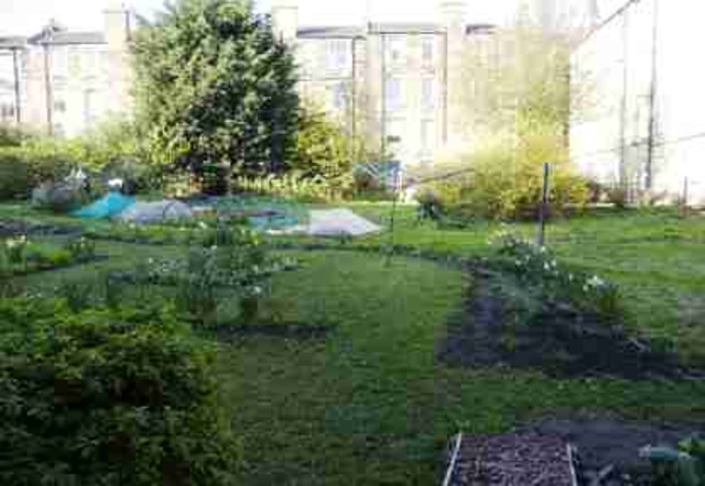  Image of 2 bedroom Flat to rent in Caledonian Place Edinburgh EH11 at Edinburgh  Edinburgh, EH11 2AW
