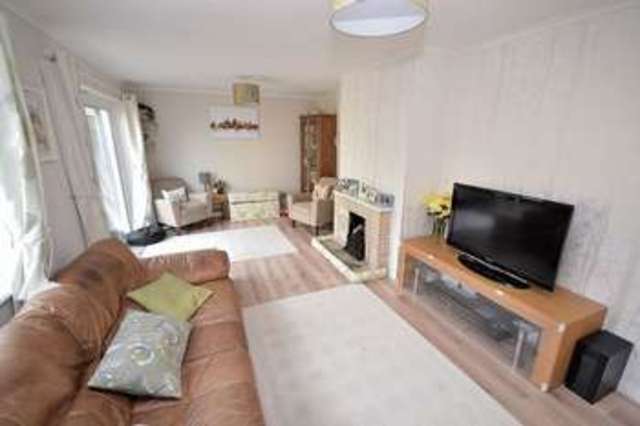 Image of 4 bedroom Detached house for sale in Camberton Road Leighton Buzzard LU7 at Camberton Road  Linslade, LU7 2UW