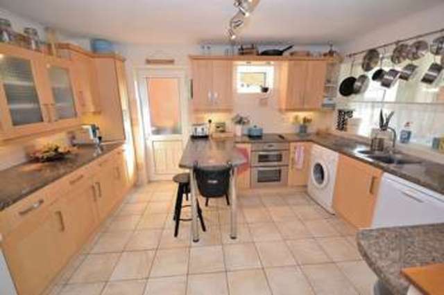  Image of 4 bedroom Detached house for sale in Camberton Road Leighton Buzzard LU7 at Camberton Road  Linslade, LU7 2UW