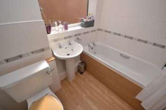  Image of 4 bedroom Detached house for sale in Camberton Road Leighton Buzzard LU7 at Camberton Road  Linslade, LU7 2UW
