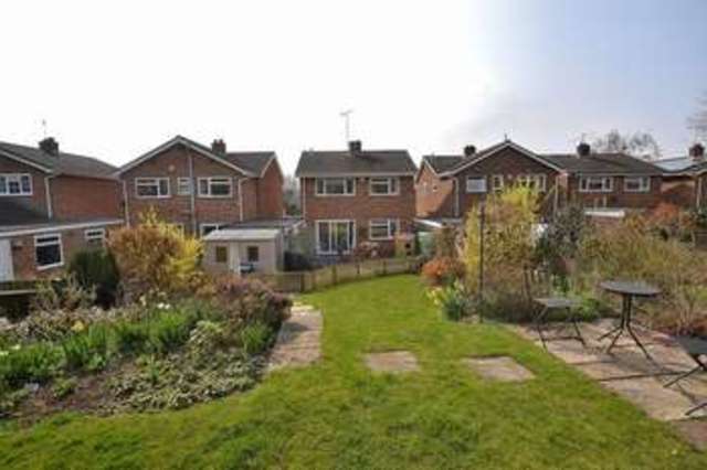  Image of 4 bedroom Detached house for sale in Camberton Road Leighton Buzzard LU7 at Camberton Road  Linslade, LU7 2UW