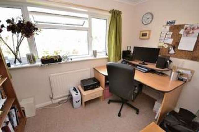  Image of 4 bedroom Detached house for sale in Camberton Road Leighton Buzzard LU7 at Camberton Road  Linslade, LU7 2UW