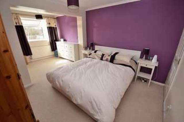  Image of 4 bedroom Detached house for sale in Camberton Road Leighton Buzzard LU7 at Camberton Road  Linslade, LU7 2UW