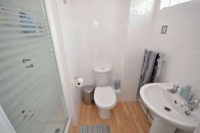  Image of 4 bedroom Detached house for sale in Camberton Road Leighton Buzzard LU7 at Camberton Road  Linslade, LU7 2UW