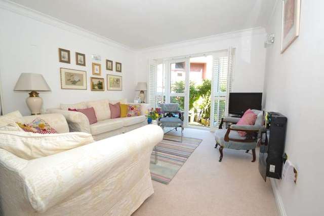  Image of 2 bedroom Flat for sale in Canford Cliffs Road Canford Cliffs Poole BH13 at 162-164 Canford Cliffs Road  Poole, BH13 7EJ