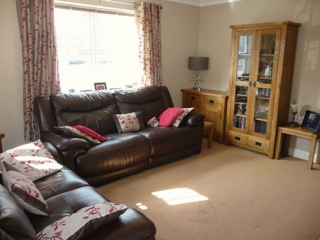  Image of 6 bedroom Detached house for sale in Capesthorne Drive Swindon SN25 at Capesthorne Drive Haydon Wick Swindon, SN25 1UP