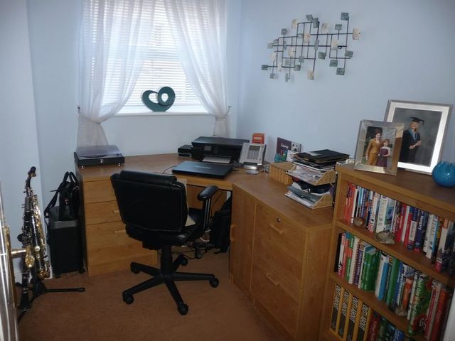  Image of 6 bedroom Detached house for sale in Capesthorne Drive Swindon SN25 at Capesthorne Drive Haydon Wick Swindon, SN25 1UP