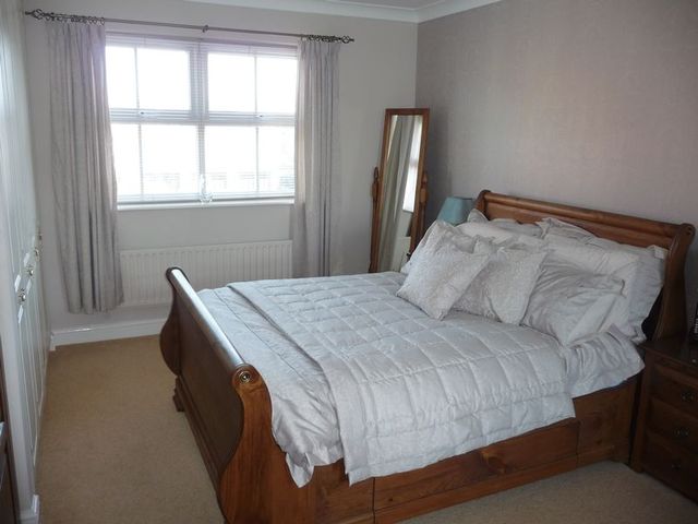  Image of 6 bedroom Detached house for sale in Capesthorne Drive Swindon SN25 at Capesthorne Drive Haydon Wick Swindon, SN25 1UP