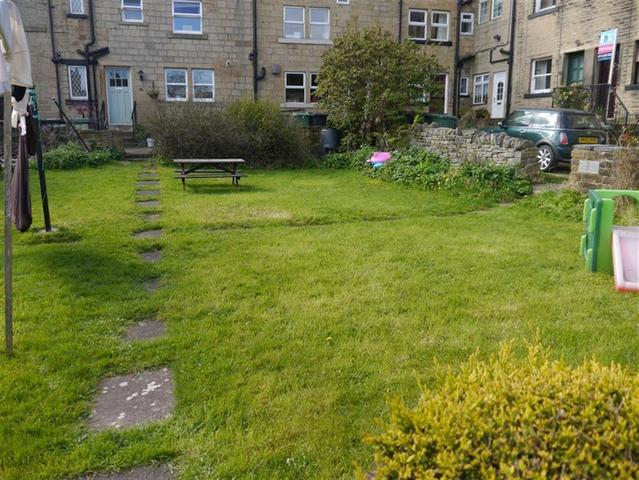  Image of 1 bedroom End of Terrace to rent in Carr Road Calverley Pudsey LS28 at Calverley  Calverley, LS28 5NE