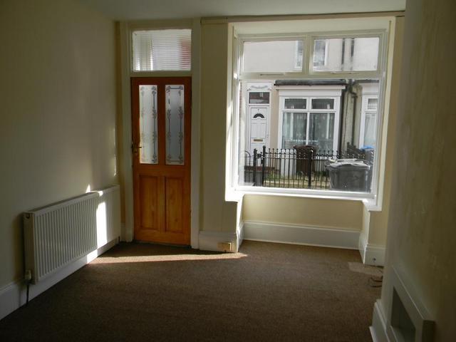  Image of 2 bedroom Apartment to rent in Carrington Avenue De La Pole Avenue Hull HU3 at Hull, HU3 6RU