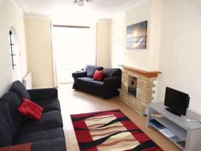  Image of 4 bedroom Detached house for sale in Addison Road Caterham CR3 at Addison Road Caterham On The Hill CATERHAM, CR3 5LW