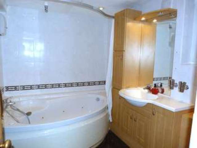  Image of 4 bedroom Detached house for sale in Addison Road Caterham CR3 at Addison Road Caterham On The Hill CATERHAM, CR3 5LW