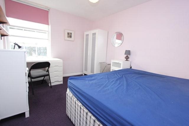  Image of 2 bedroom Flat to rent in Causewayside Edinburgh EH9 at Newington Edinburgh Edinburgh, EH9 1PH