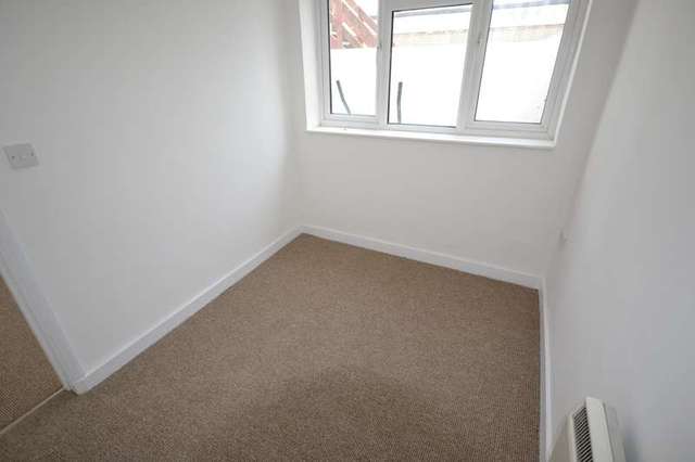  Image of 1 bedroom Flat for sale in Cavendish Place Eastbourne BN21 at Eastbourne, BN21 3TZ