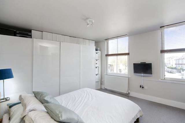  Image of 2 bedroom Flat for sale in Cavendish Road London SW12 at Cavendish Road  London, SW12 0PJ