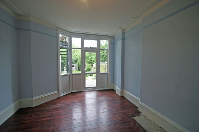  Image of 2 bedroom Barn Conversion to rent in Caversham Avenue London N13 at Caversham Avenue Palmers Green Palmers Green, N13 4LN