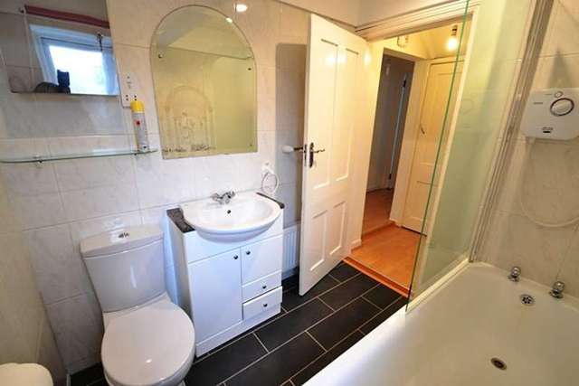  Image of 2 bedroom Flat to rent in Waterloo Road Winton Bournemouth BH9 at Bournemouth, BH9 1AU