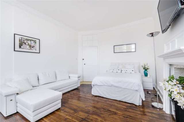  Image of Studio flat to rent in Chelsea Embankment London SW3 at Chelsea Embankment Chelsea London, SW3 4LE