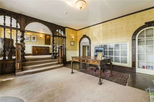  Image of Studio flat to rent in Chelsea Embankment London SW3 at Chelsea Embankment Chelsea London, SW3 4LE