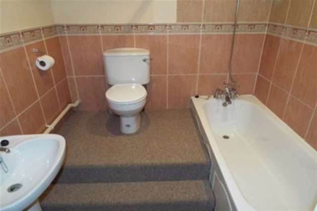  Image of 2 bedroom Flat to rent in Christchurch Road Boscombe Bournemouth BH7 at Bournemouth, BH7 6AA