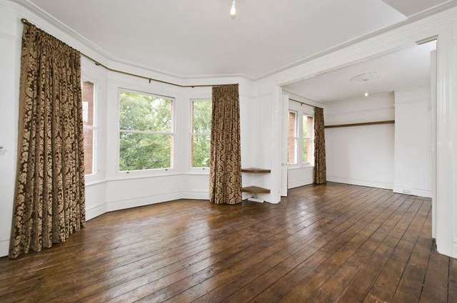  Image of 3 bedroom Flat to rent in Nightingale Lane London SW4 at Clapham Mansions  Nightingale Lane, SW4 9AQ