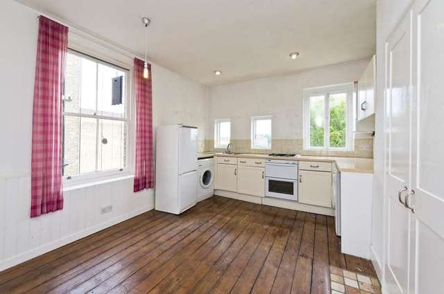  Image of 3 bedroom Flat to rent in Nightingale Lane London SW4 at Clapham Mansions  Nightingale Lane, SW4 9AQ