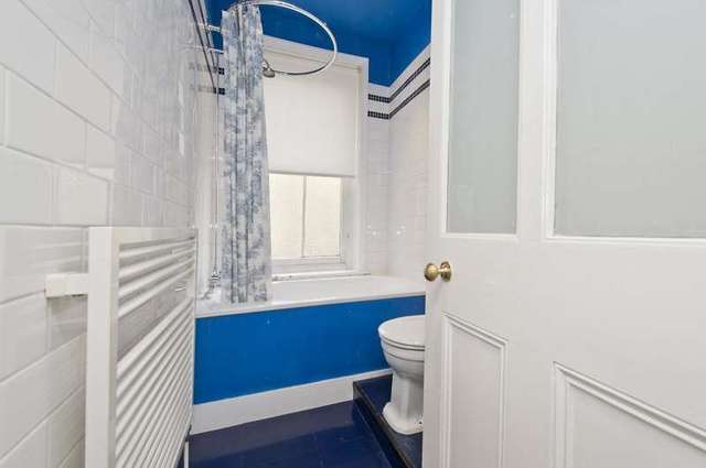 Image of 3 bedroom Flat to rent in Nightingale Lane London SW4 at Clapham Mansions  Nightingale Lane, SW4 9AQ