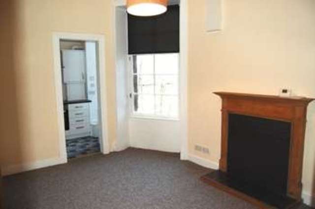  Image of 2 bedroom Flat to rent in Clarence Drive Glasgow G12 at Clarence Drive Hyndland Glasgow, G12 9RW