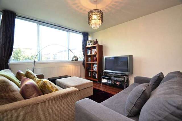  Image of 2 bedroom Apartment to rent in Claudia Place London SW19 at Wimbledon Park, SW19 6ES