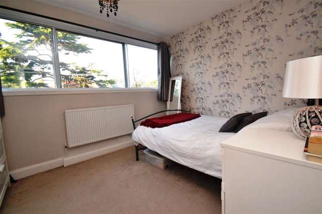  Image of 2 bedroom Apartment to rent in Claudia Place London SW19 at Wimbledon Park, SW19 6ES